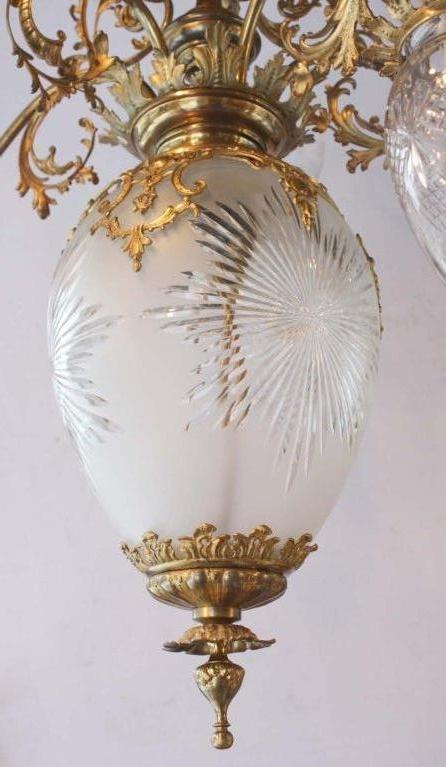 American Victorian Cut Glass and Gilt Bronze Chandelier In Good Condition For Sale In Montreal, QC