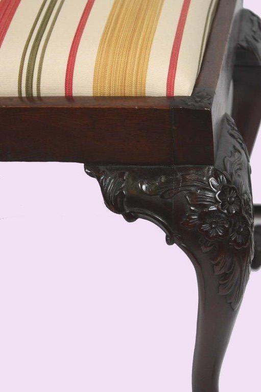 Antique Chippendale Style Mahogany Stool In Good Condition In Montreal, QC