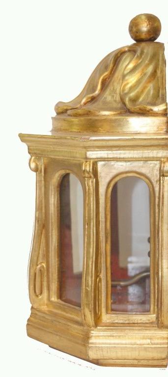 Italian Pair of Carved Giltwood Wall Sconces For Sale