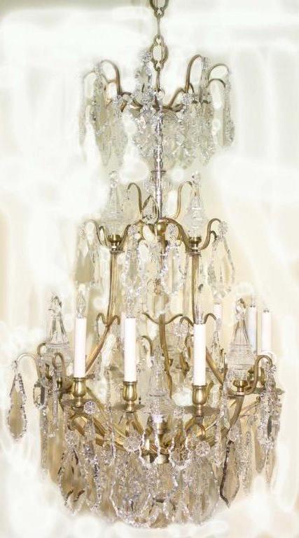 Doré Lustre à dix lumières de style Louis XIV en cristal et bronze doré en vente