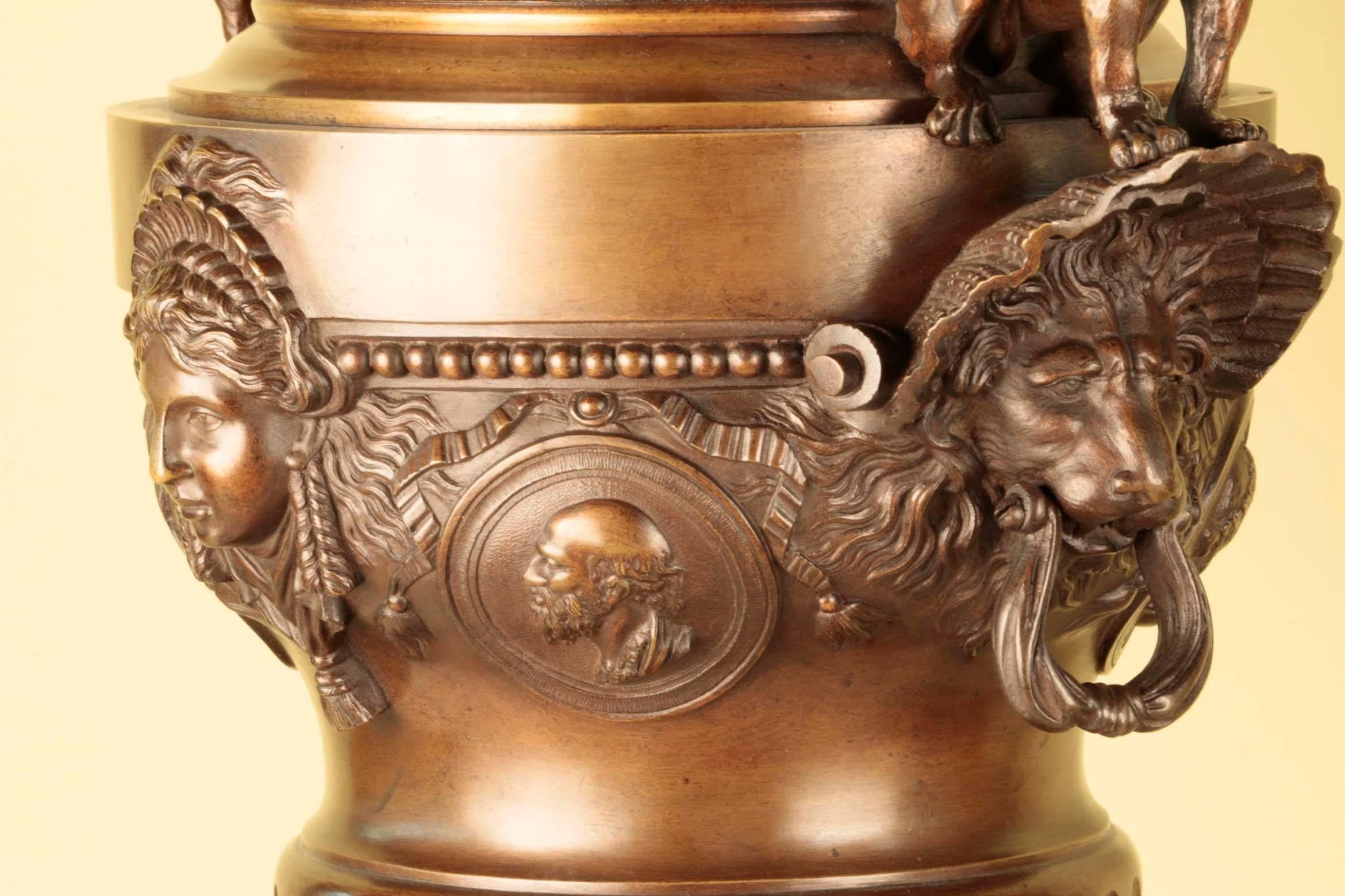 Pair of 19th Century Napoleon III Bronze Urns In Good Condition In Montreal, QC