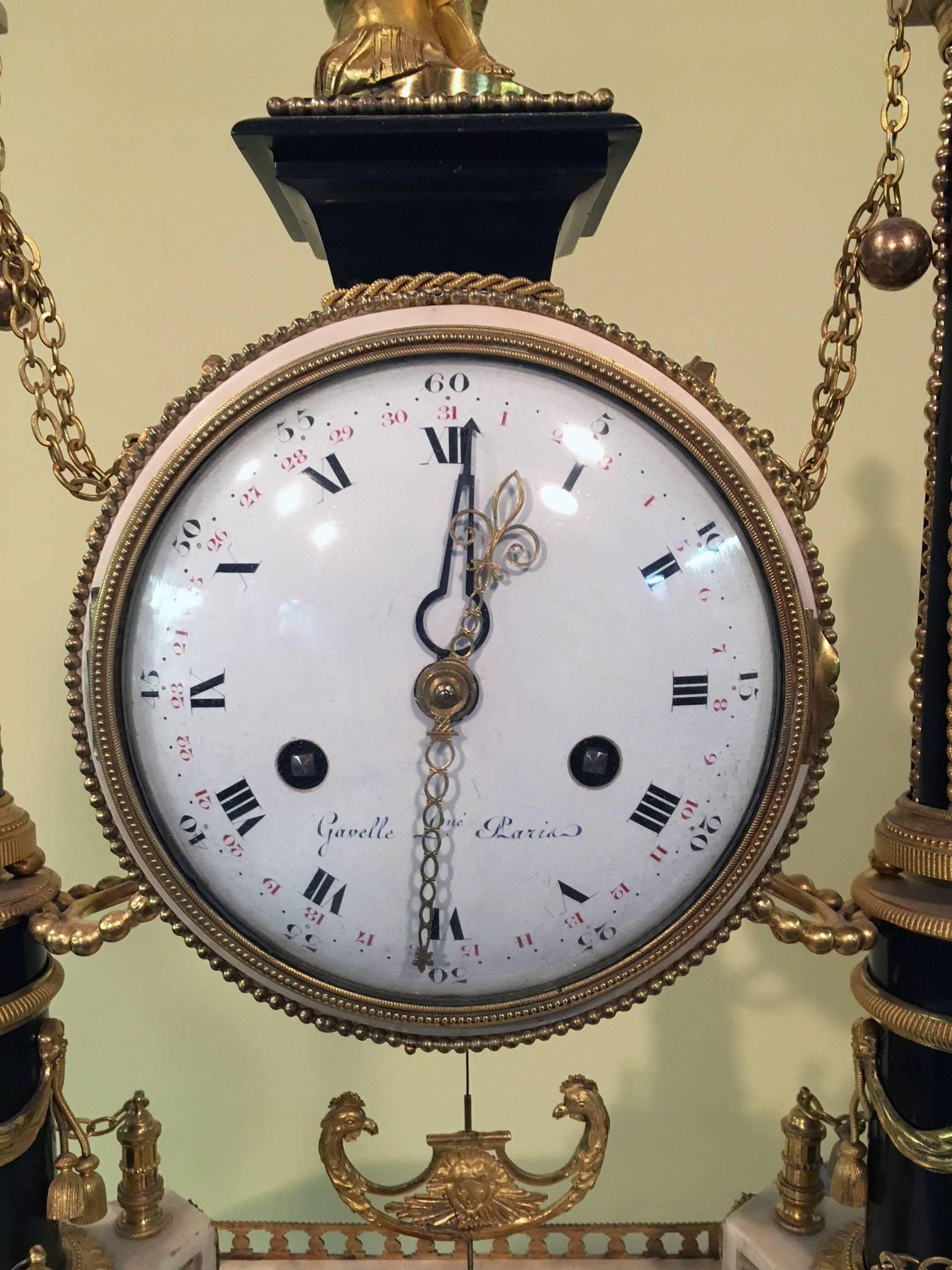 Französische Portico-Uhr aus Marmor und Goldbronze, Louis XVI.-Periode im Zustand „Gut“ im Angebot in Montreal, QC