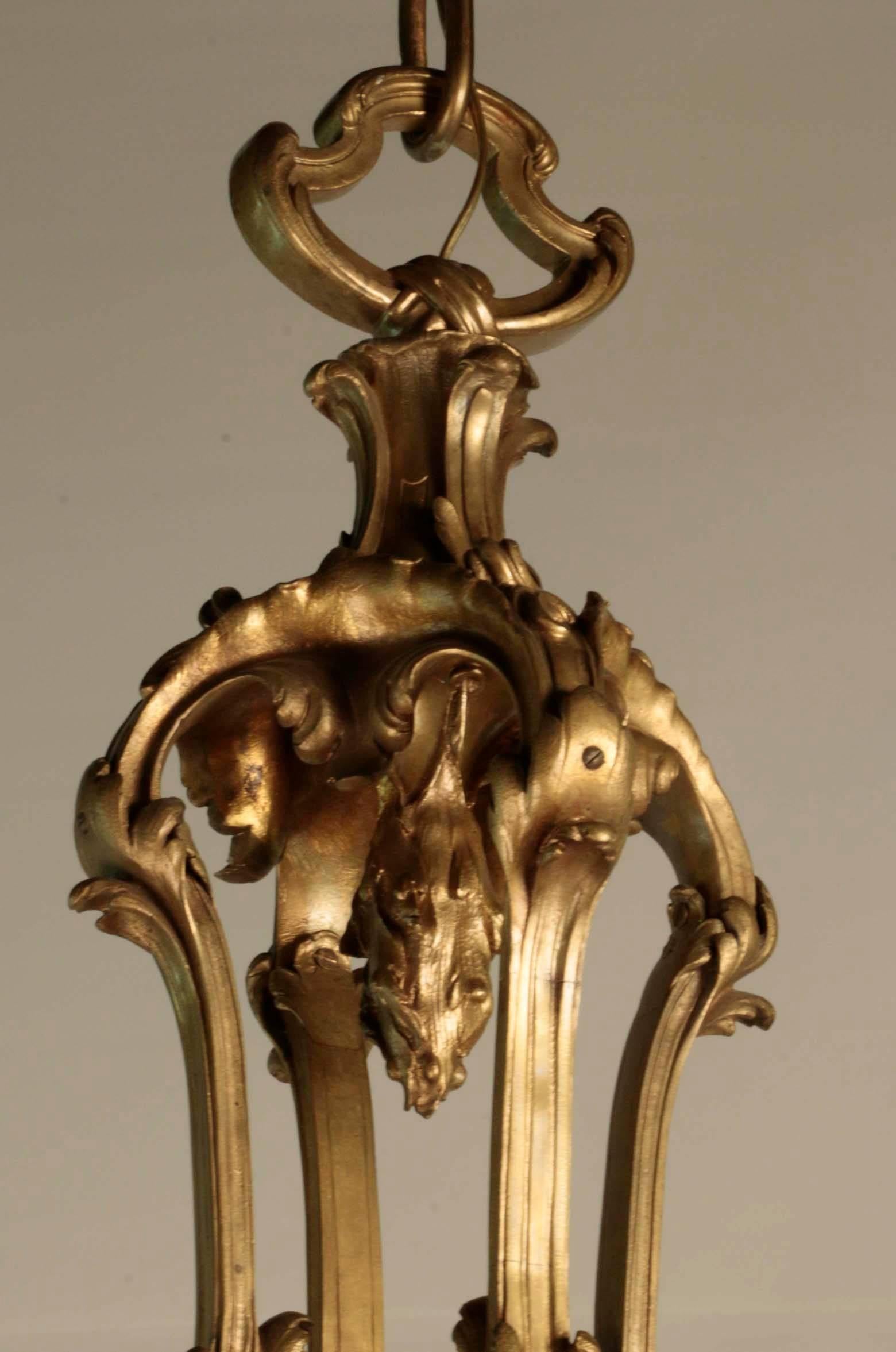 Belle Époque Louis XV Stil Vergoldete Bronze Kronleuchter (Französisch) im Angebot