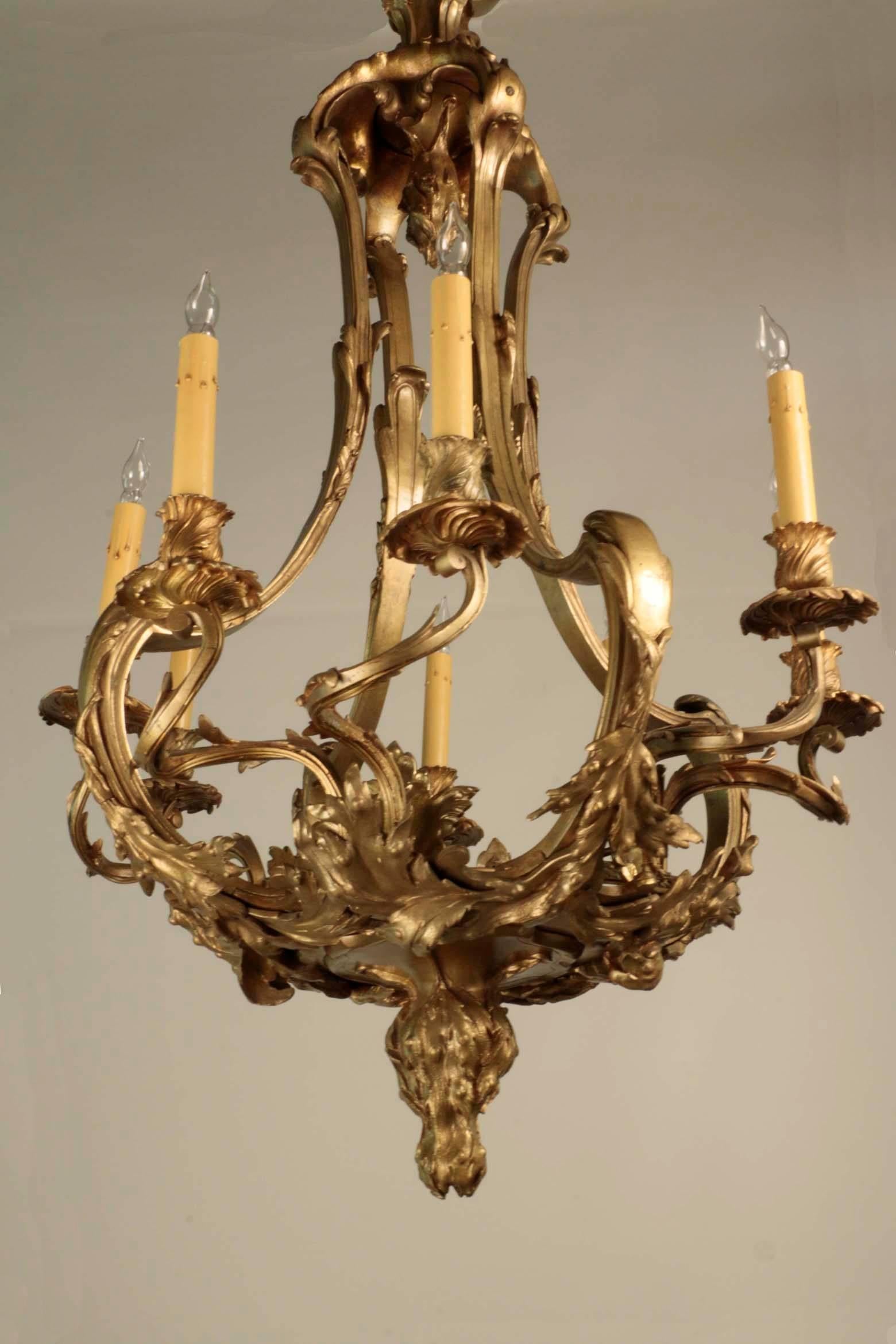 Belle Époque Louis XV Stil Vergoldete Bronze Kronleuchter (19. Jahrhundert) im Angebot