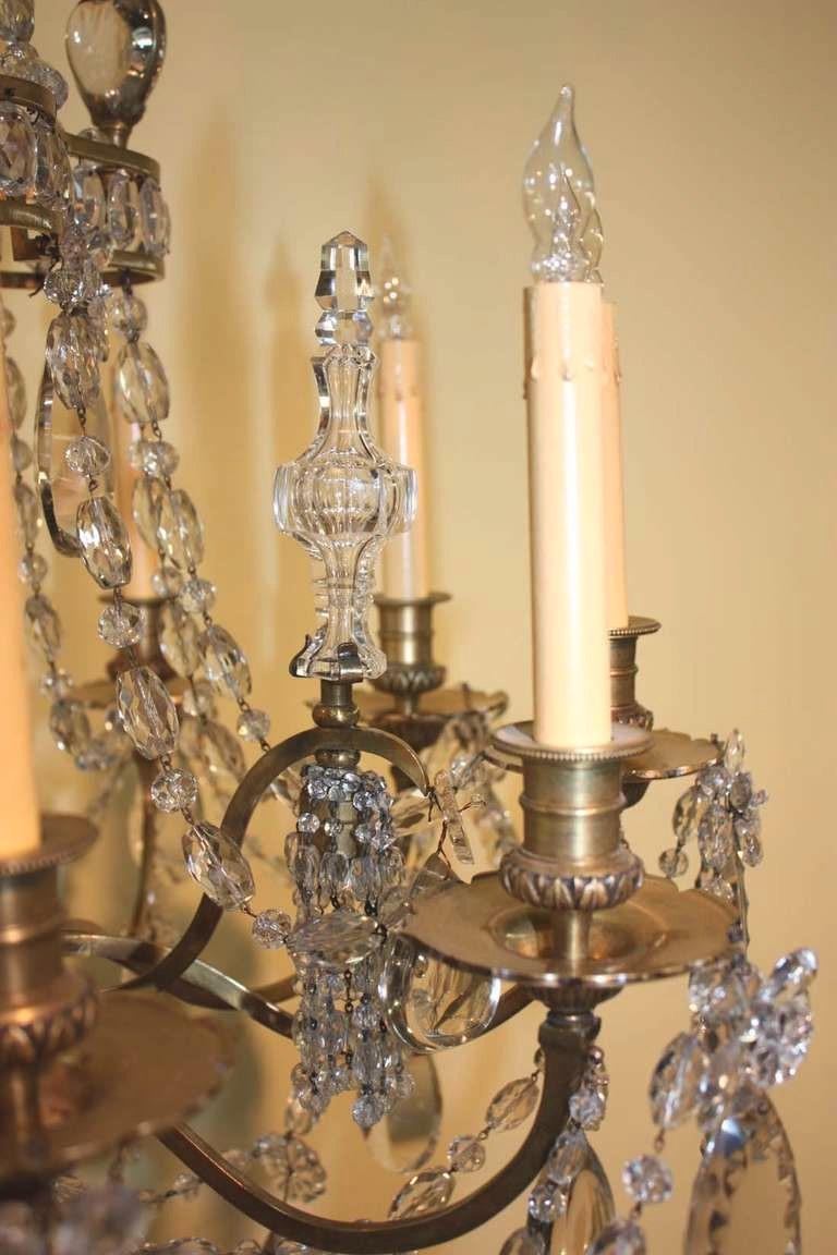 Bagus Louis XVI-Stil Zwölf Lichter-Kristall-Kronleuchter (Französisch) im Angebot