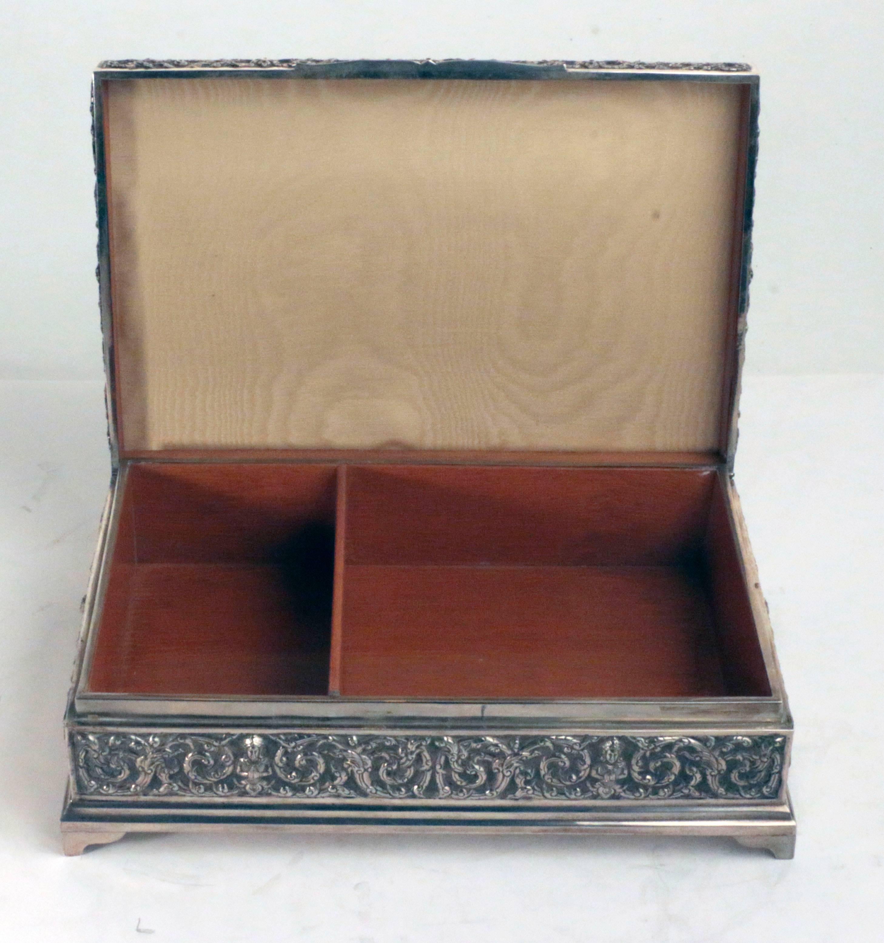 Sumptuous Sterling Silver Cigar Box In Excellent Condition In Montreal, QC