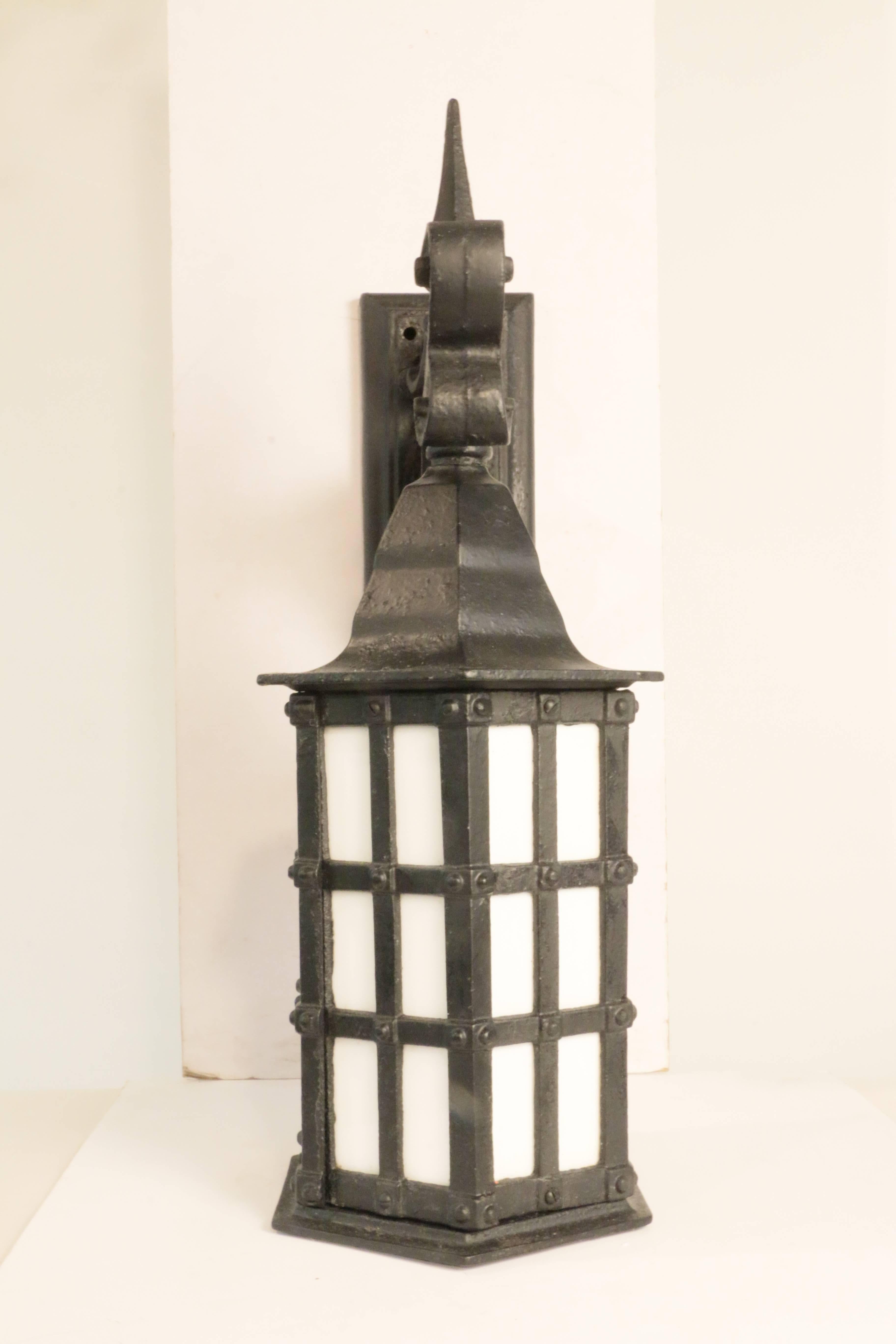 Pair of Cast Iron Exterior Wall Lanterns In Good Condition In Montreal, QC