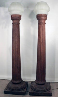 Pareja de Columnas Antiguas de Hierro Fundido, Montadas como Farolas Exteriores