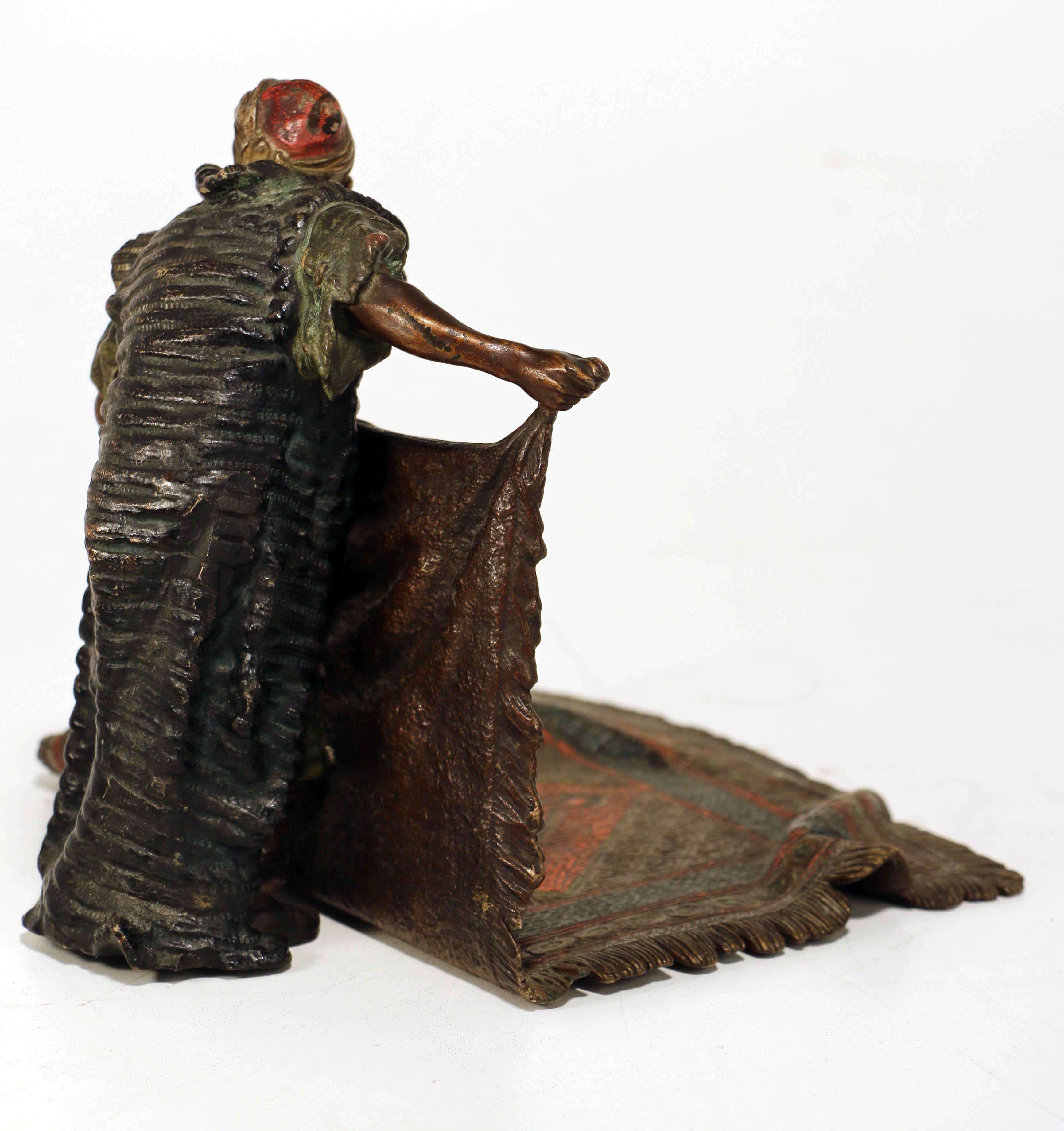 Good Bergman Bronze of a Arab Carpet Dealer Showing His Wares In Good Condition In Montreal, QC