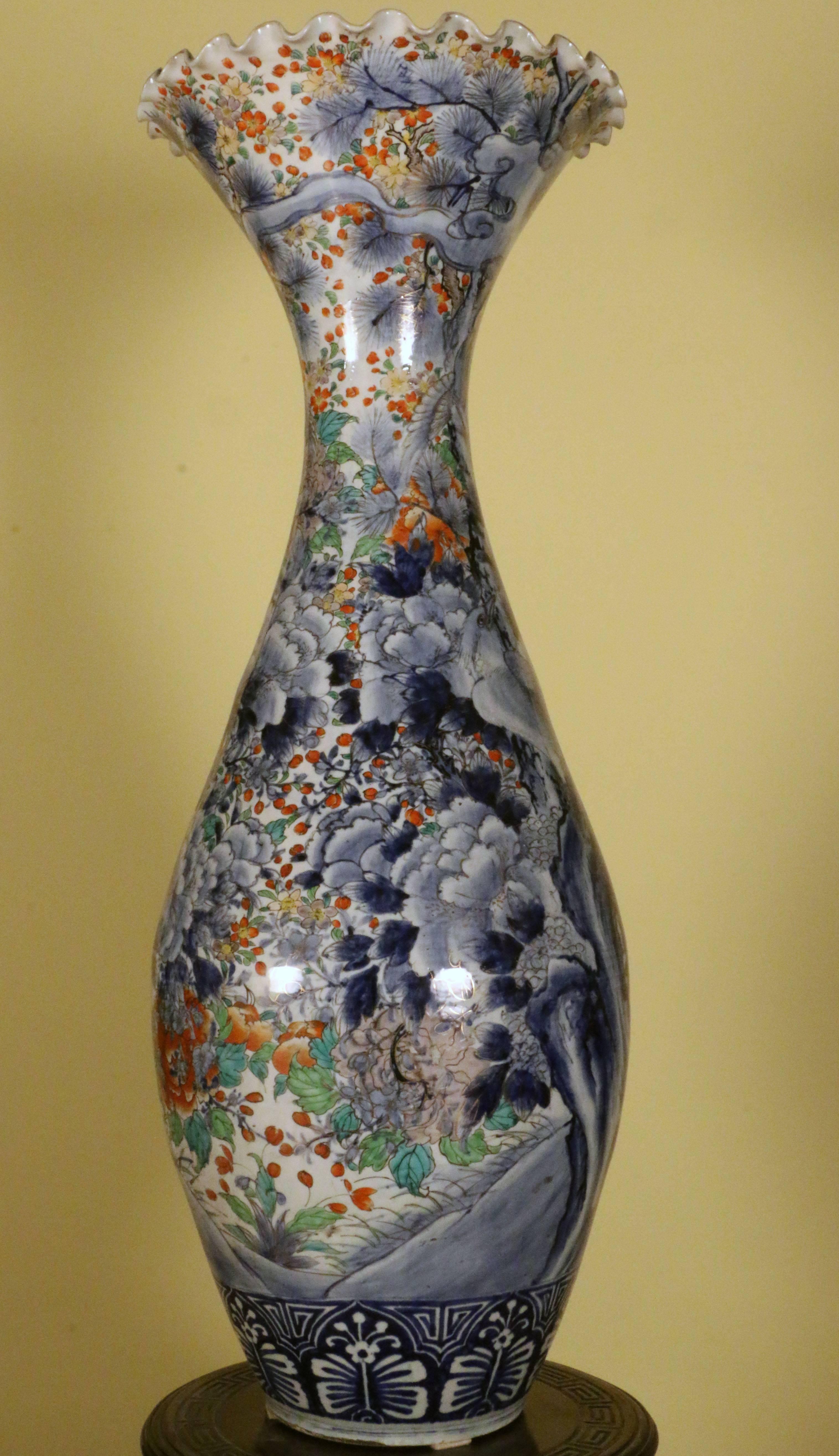 Japonais Très grand vase ancien en porcelaine japonaise en vente