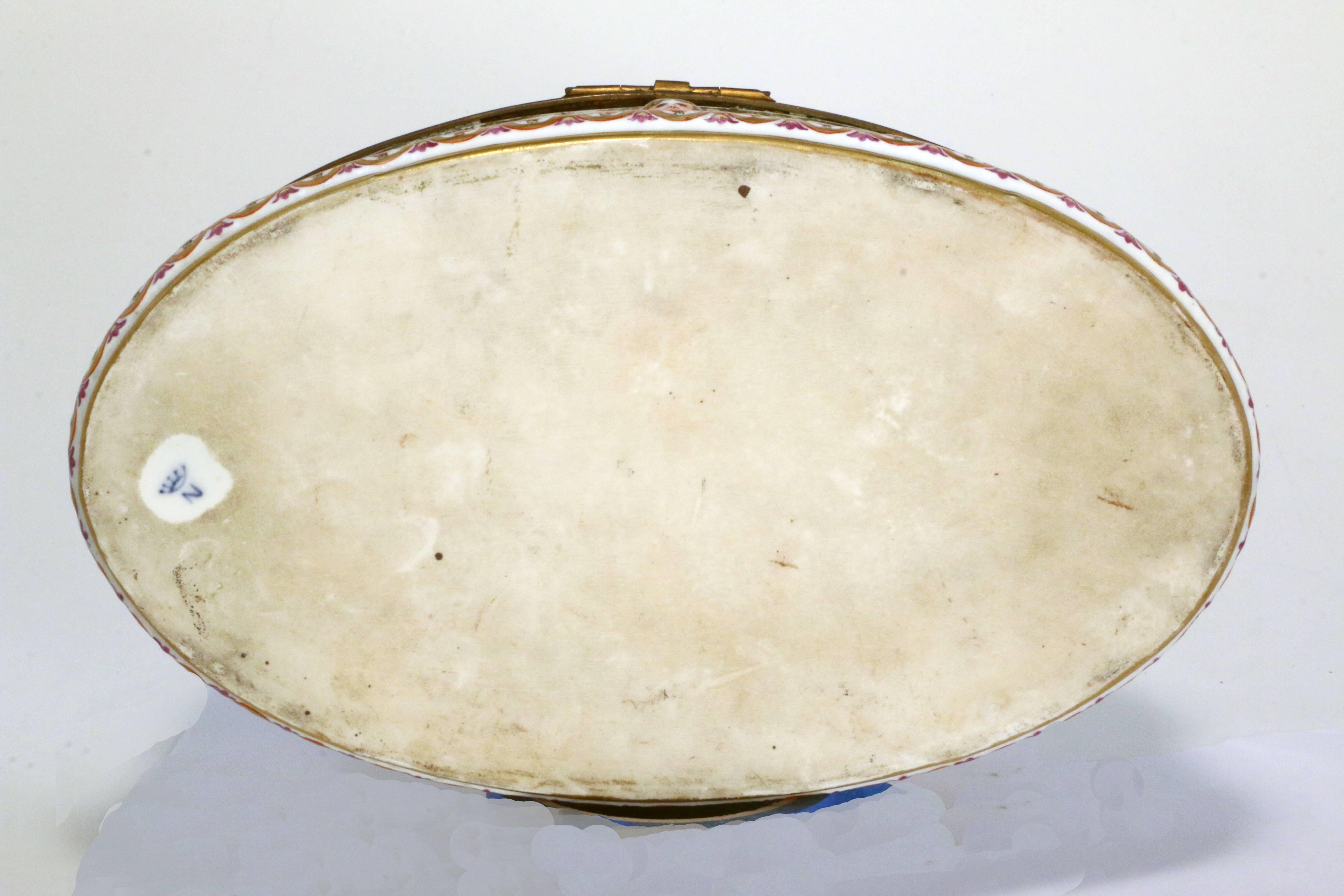 Antike ovale antike Capo di Monte-Schatulle (20. Jahrhundert) im Angebot