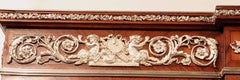 Vitrine française de style Louis XVI à façade brisée en bois violet et parqueterie