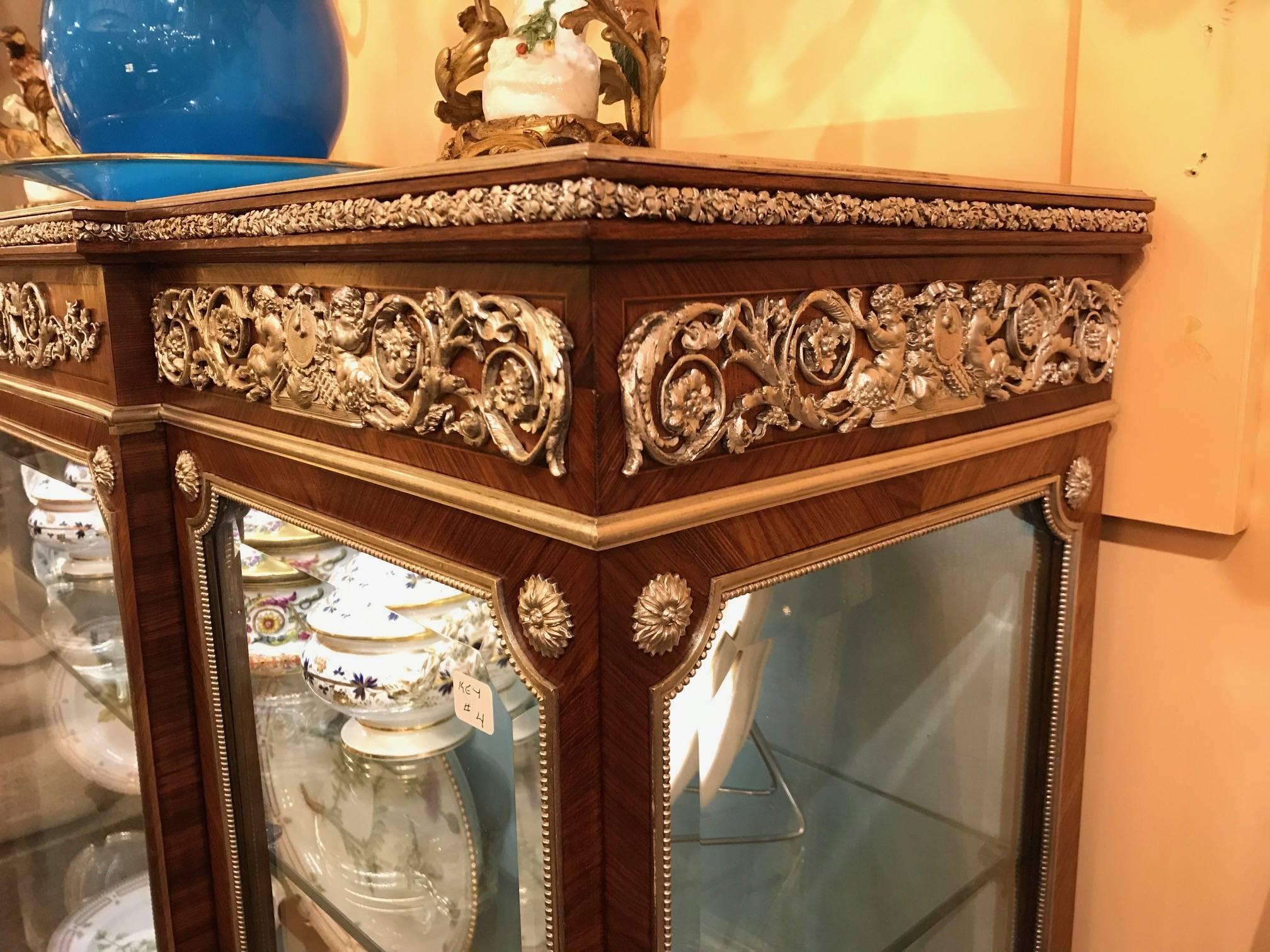 French Louis XVI Style Breakfront Vitrine in Violet Wood and Parquetry For Sale 3