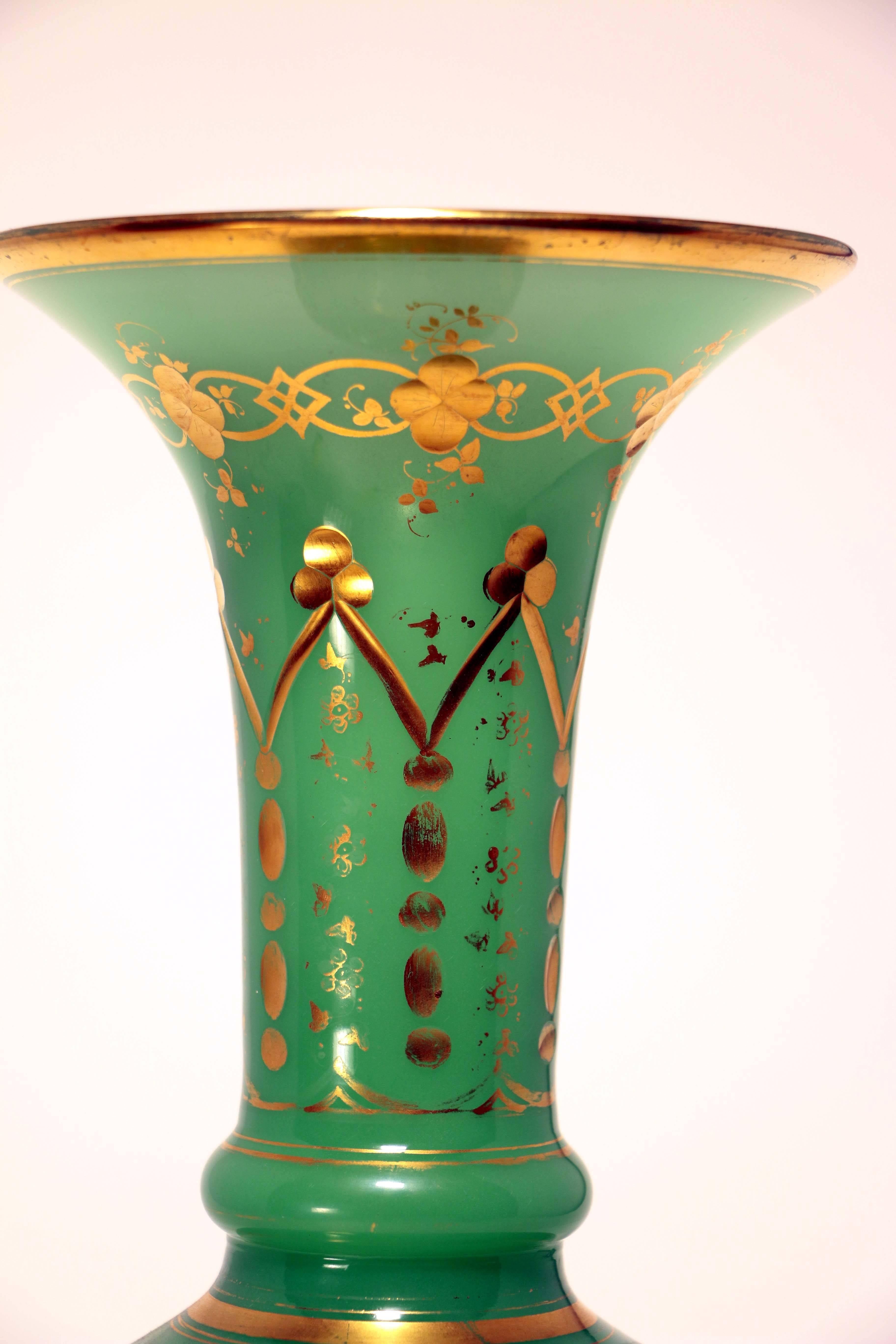 French Fine Baccarat Chrysoprase ‘Uranium’ Jade Green Opalescent Vase