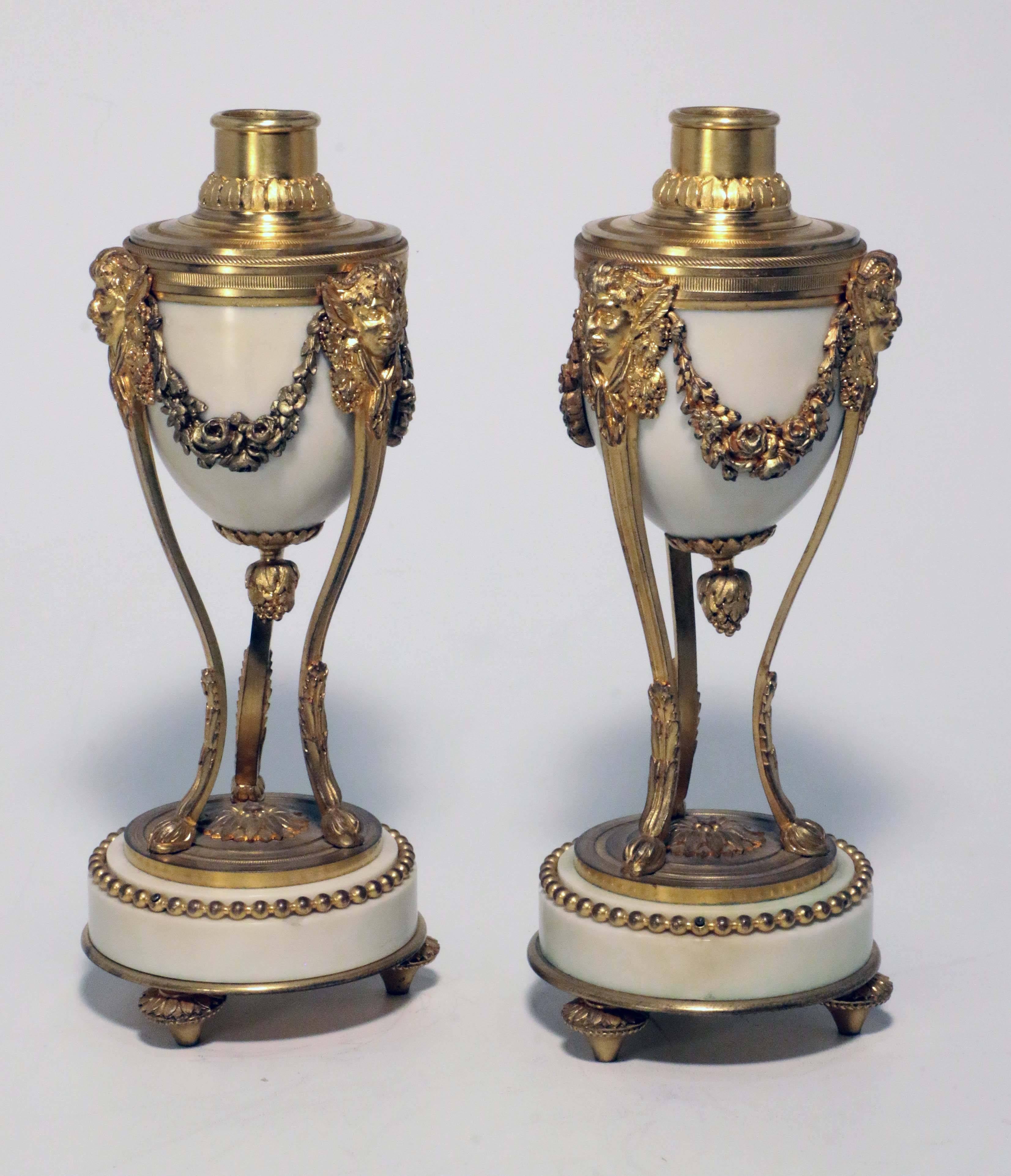 Pair of Antique French Louis XVI Style Gilt Bronze-Mounted Marble Cassolettes In Excellent Condition For Sale In Montreal, QC