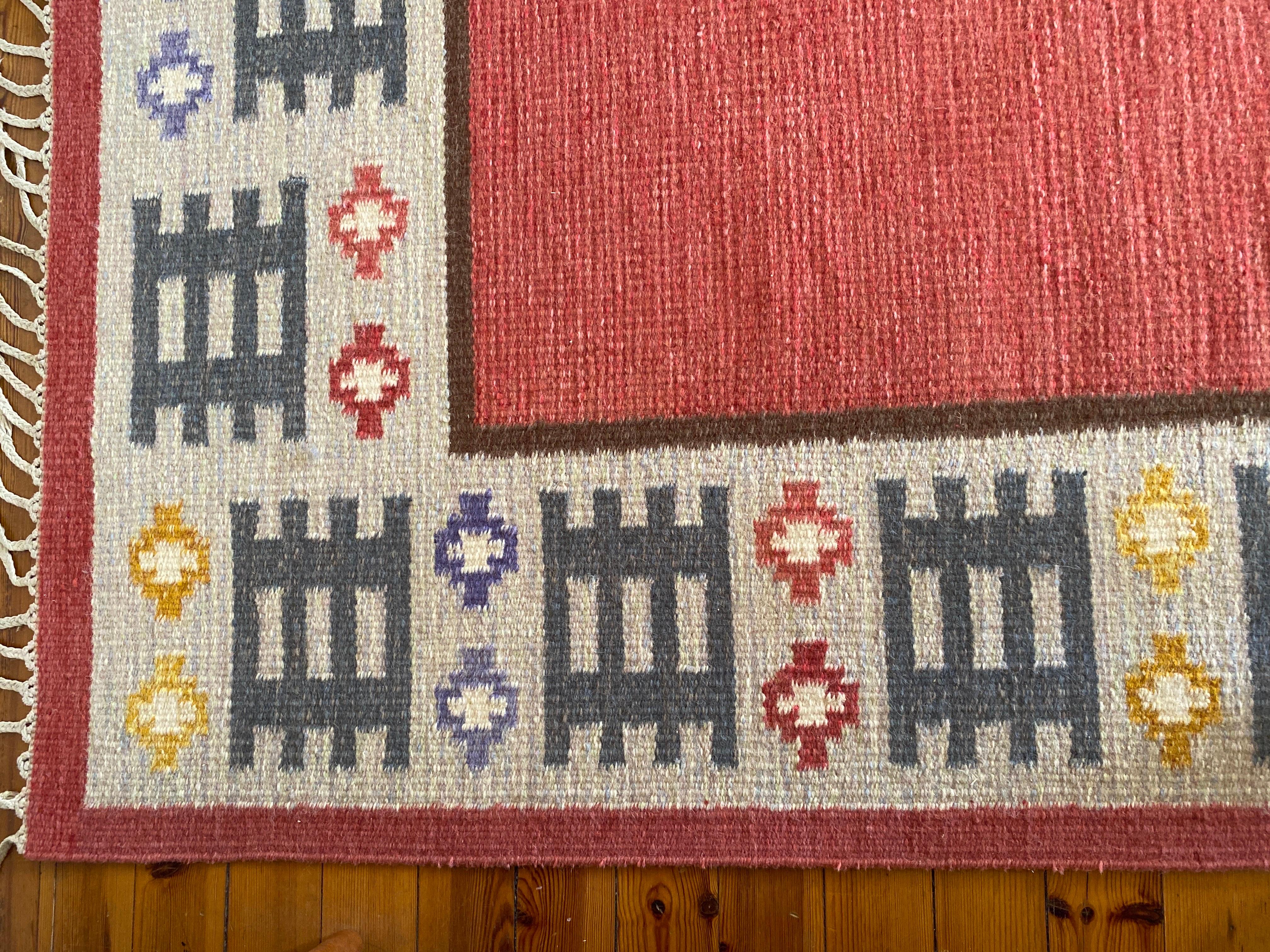 Tappeto Scandinavian Modern Pink Rölakan a tessitura piatta di Alice Wallebäck, Svezia, anni '60 in vendita 1
