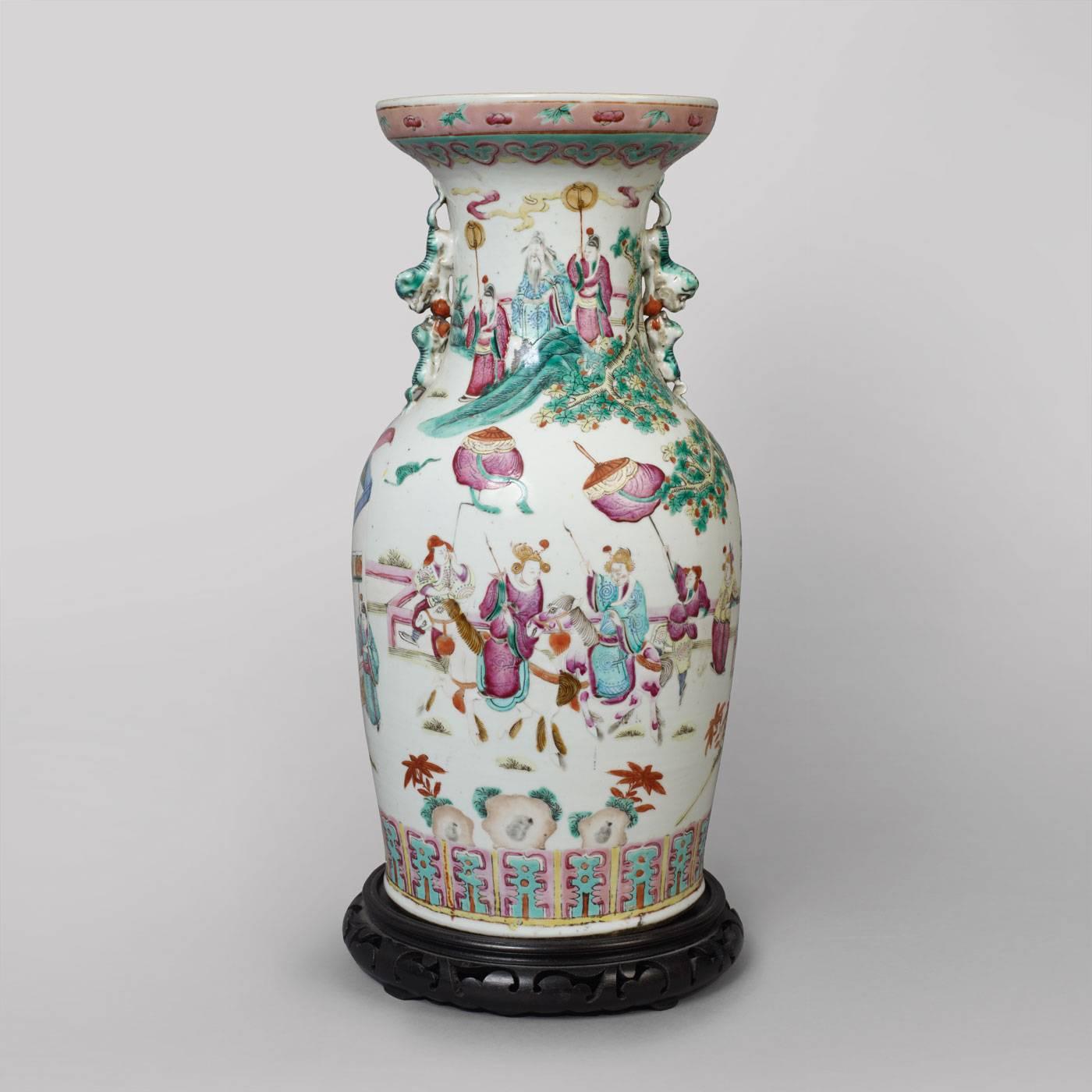 Chinese Export, circa 1820-1840.
Having rather unusual depictions of warriors on horseback and an Emperor with servants.
Porcelain with polychrome decoration.
Condition: Excellent, very minor wear.