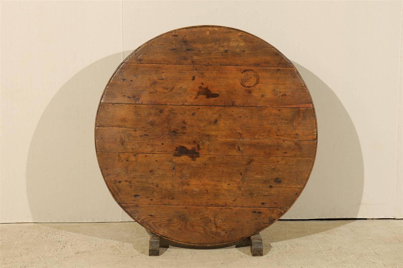 A French Wine Tasting Table with Medium Size, Round Shape  and Nice Patina 1