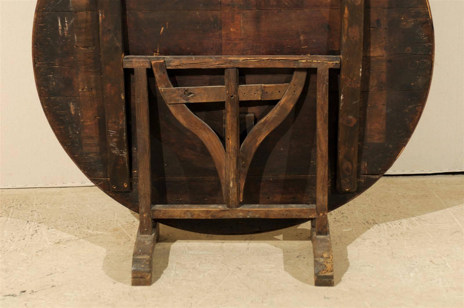A French Wine Tasting Table with Medium Size, Round Shape  and Nice Patina 2