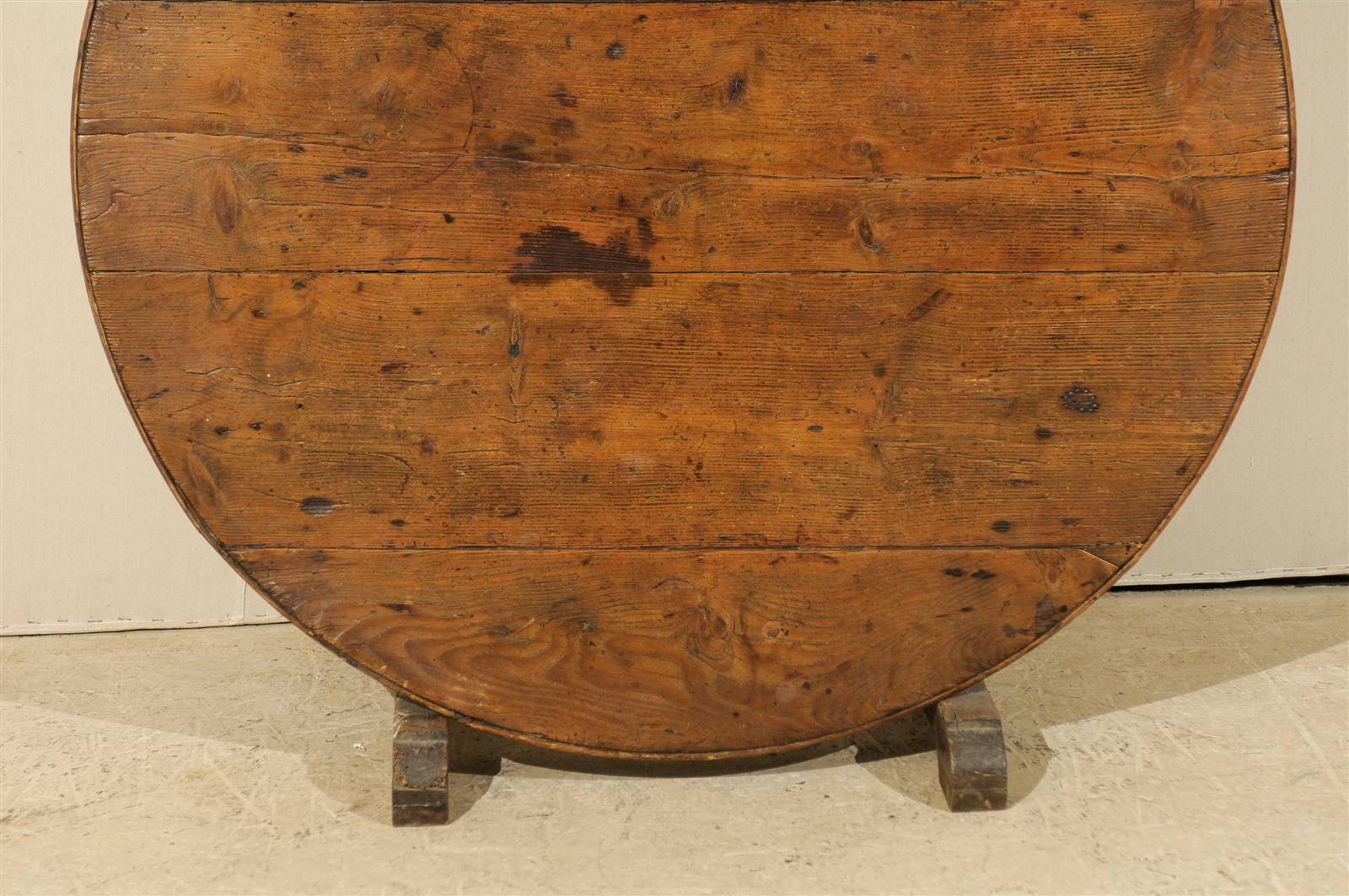 A French Wine Tasting Table with Medium Size, Round Shape  and Nice Patina 4