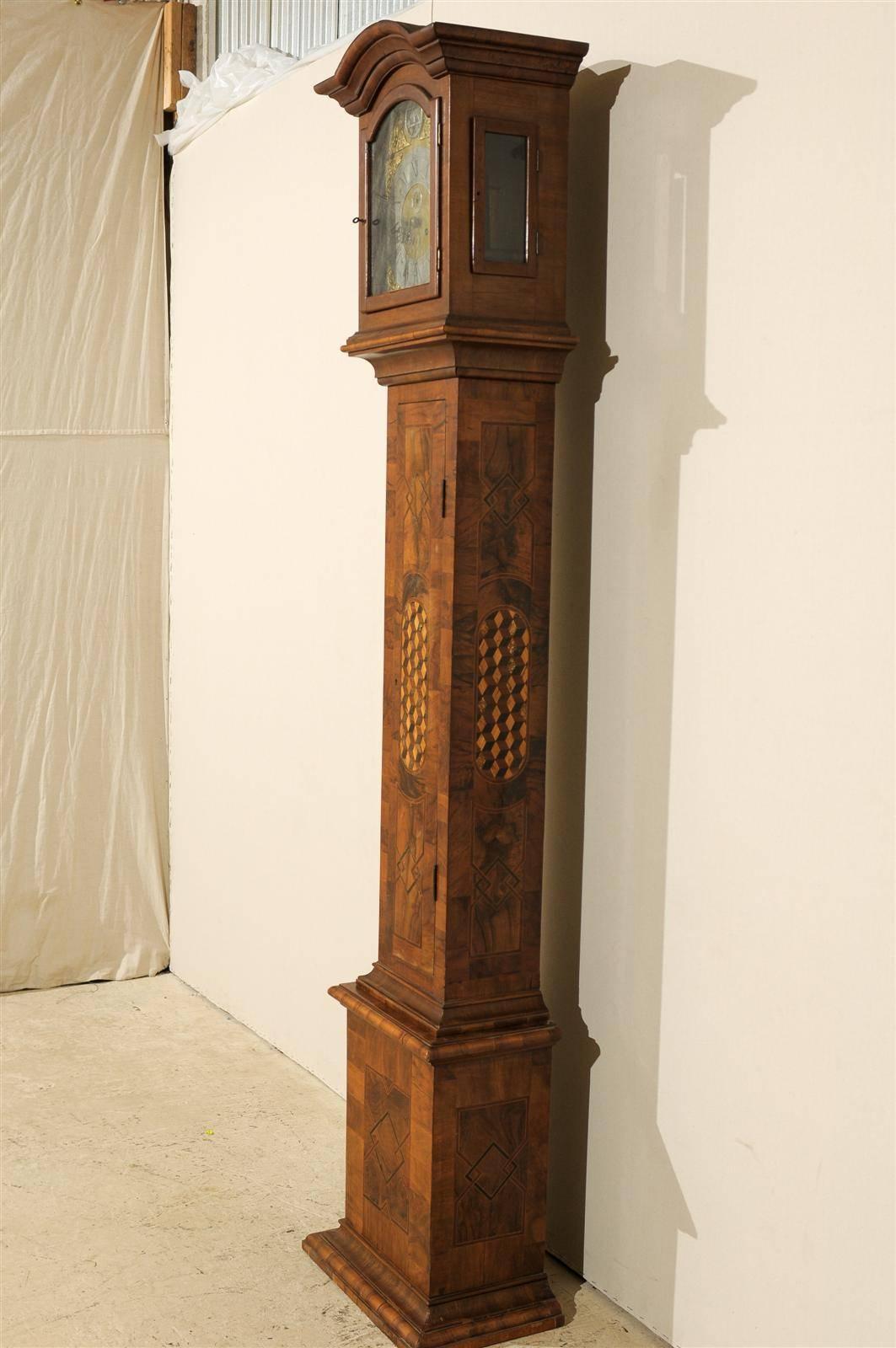 Swedish 19th Century Wooden Clock with Bonnet Crest 2