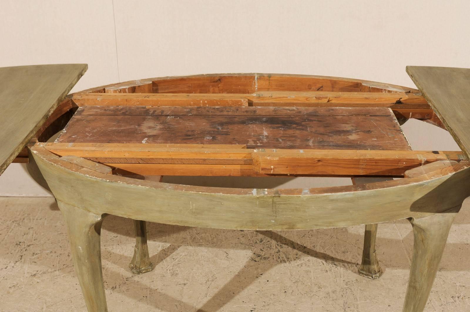 19th Century European Painted Oval Wood Table with Hideaway Leaves, circa 1880 4