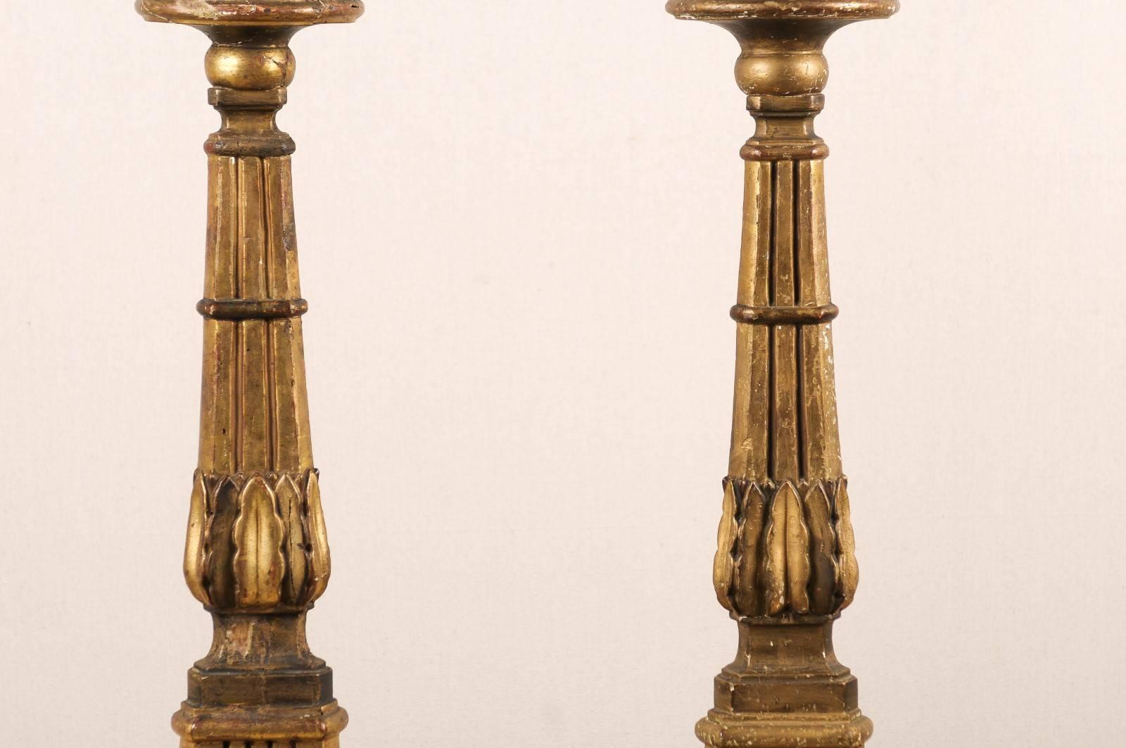 Chandeliers italiens en bois du XIXe siècle transformés en lampes de bureau à motifs floraux en vente 4