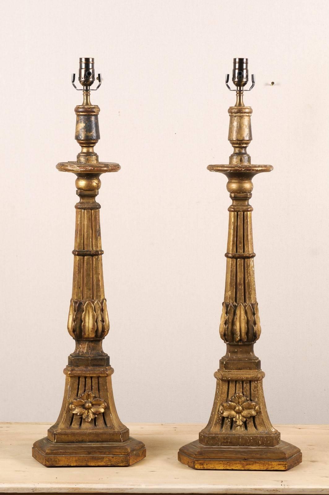 Sculpté Chandeliers italiens en bois du XIXe siècle transformés en lampes de bureau à motifs floraux en vente