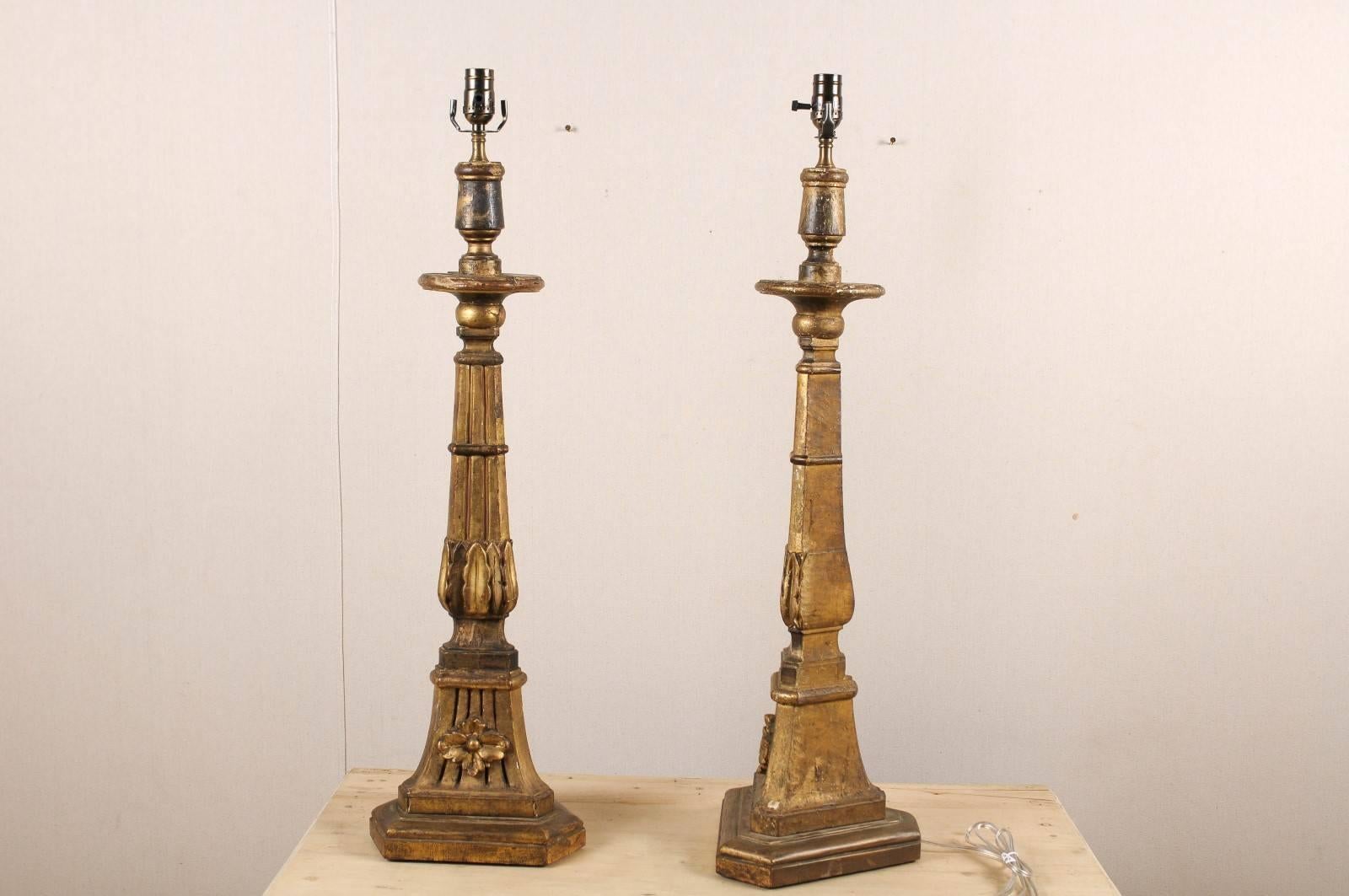 Chandeliers italiens en bois du XIXe siècle transformés en lampes de bureau à motifs floraux Bon état - En vente à Atlanta, GA