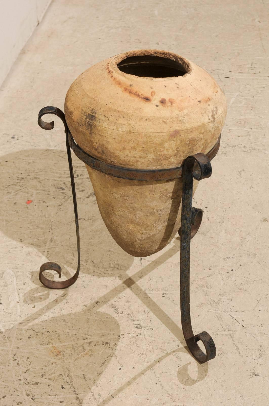 Clay Period Spanish Colonial Jar with Custom Metal Stand from the 18th Century In Good Condition For Sale In Atlanta, GA