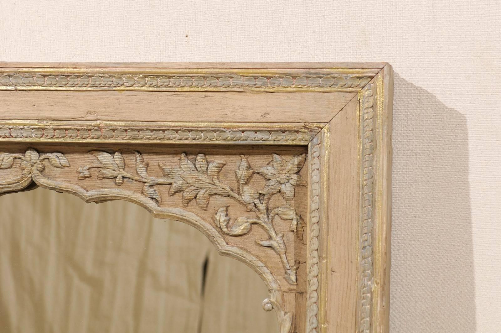 20th Century Intricately Carved British Colonial Style Wood Mirror, Soft Natural Tones