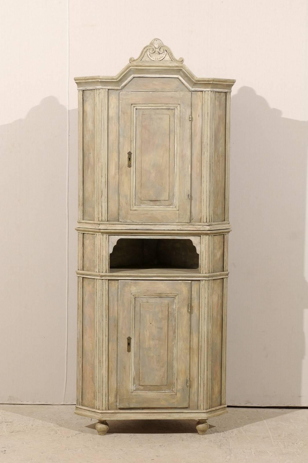 Swedish Early 19th C. Painted 2-Door Corner Cabinet with Carved Pediment Bonnet In Good Condition In Atlanta, GA