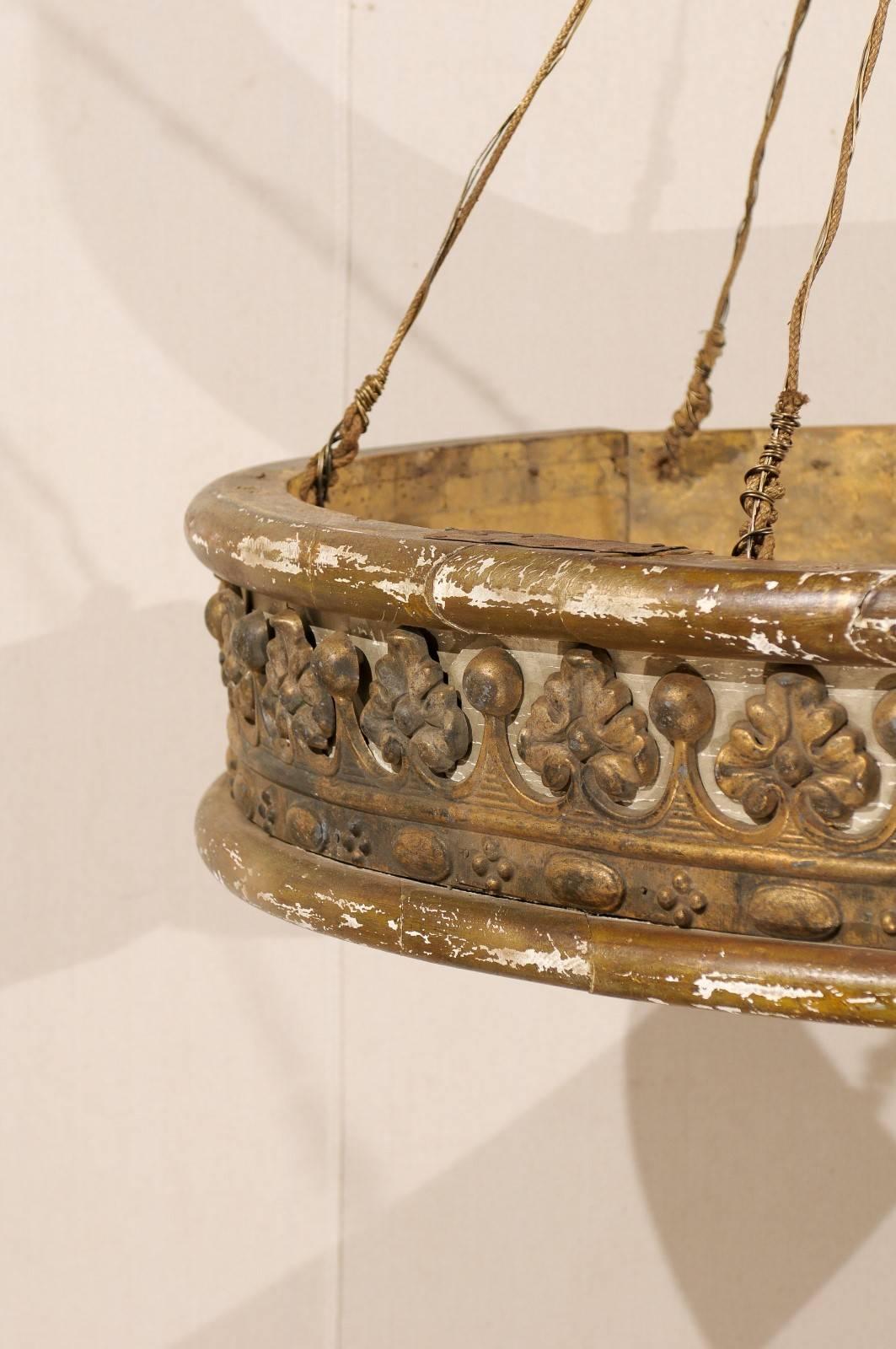 Bois Corona de lit / couronne de lit italienne en bois peint et doré du milieu du 19e siècle, grande taille en vente