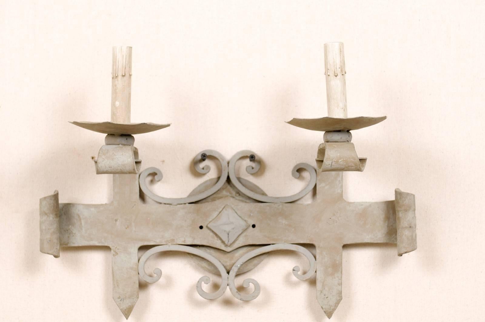 Mid-Century Modern Paire d'appliques françaises en fer bleu-gris en vente