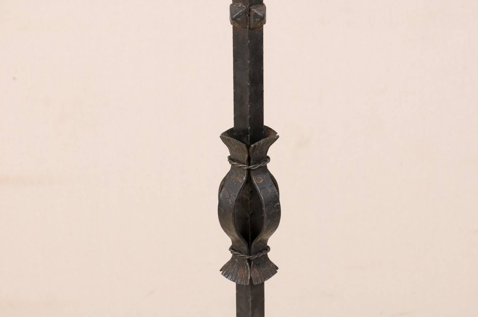 20th Century Elegant French Forged Iron Floor Lamp in Black Color on Four Scrolled Feet For Sale
