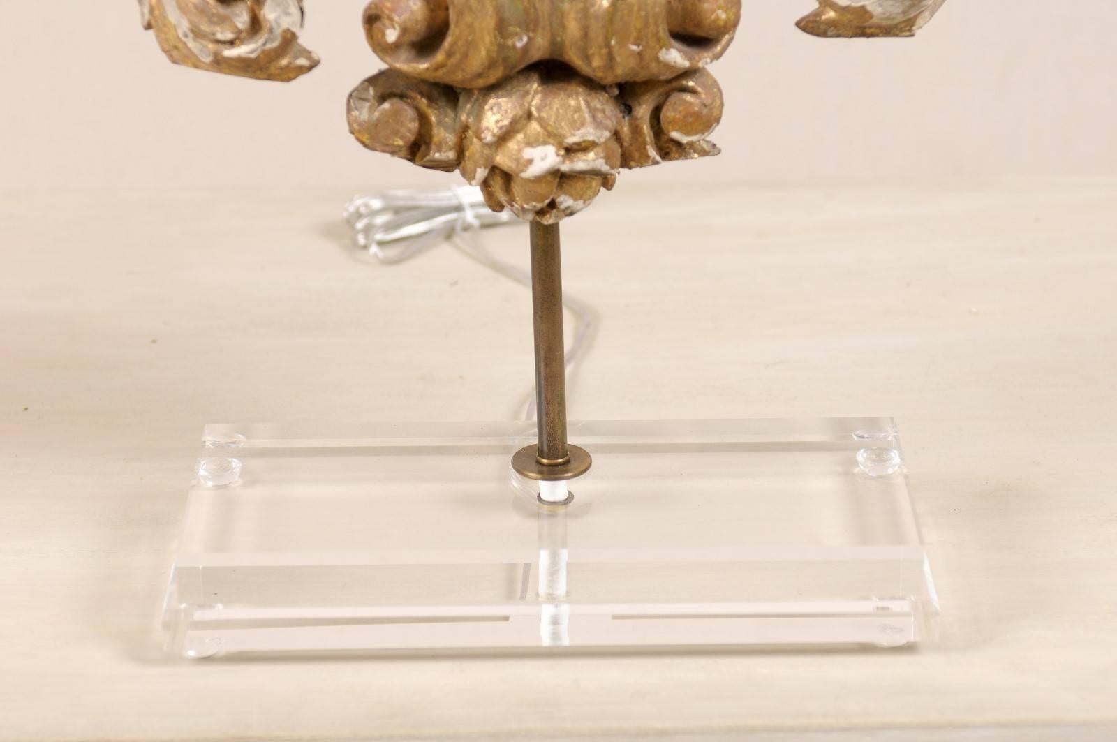 Italian Gilt Wood Fragment Table Lamp Featuring Acanthus Leaf Motifs In Good Condition In Atlanta, GA