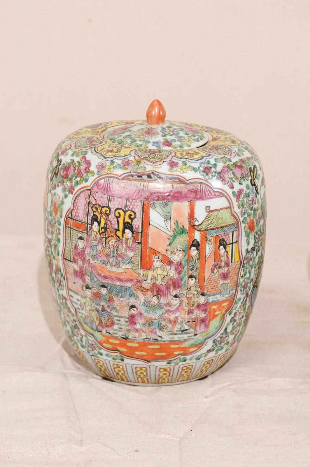 Pair of Painted Porcelain Chinese Famille Rose Jars Featuring a Palace Scene In Good Condition In Atlanta, GA
