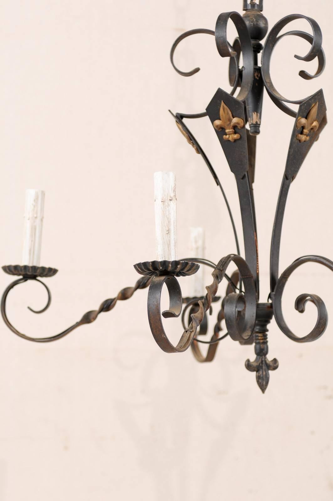 French Five-Light Iron Chandelier with Twisted / Scrolled Arms and Fleur De Lis In Good Condition For Sale In Atlanta, GA