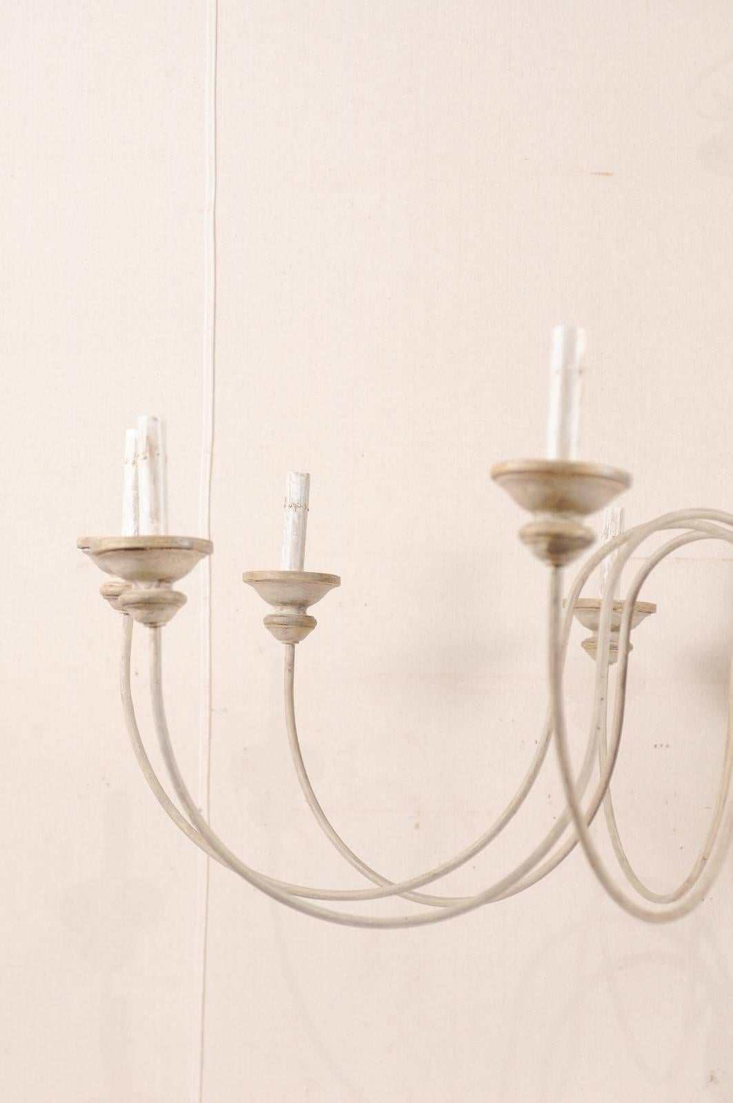 20th Century Elegant Carved and Painted Twelve-Light Neutral Chandelier of Italian Fragments