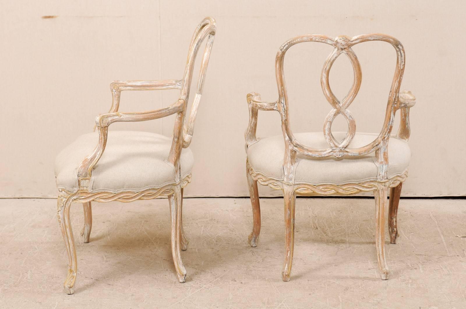 Pair of Venetian Style Ribbon Back Chairs with Cabriole Legs in Nice Light Tones In Good Condition In Atlanta, GA