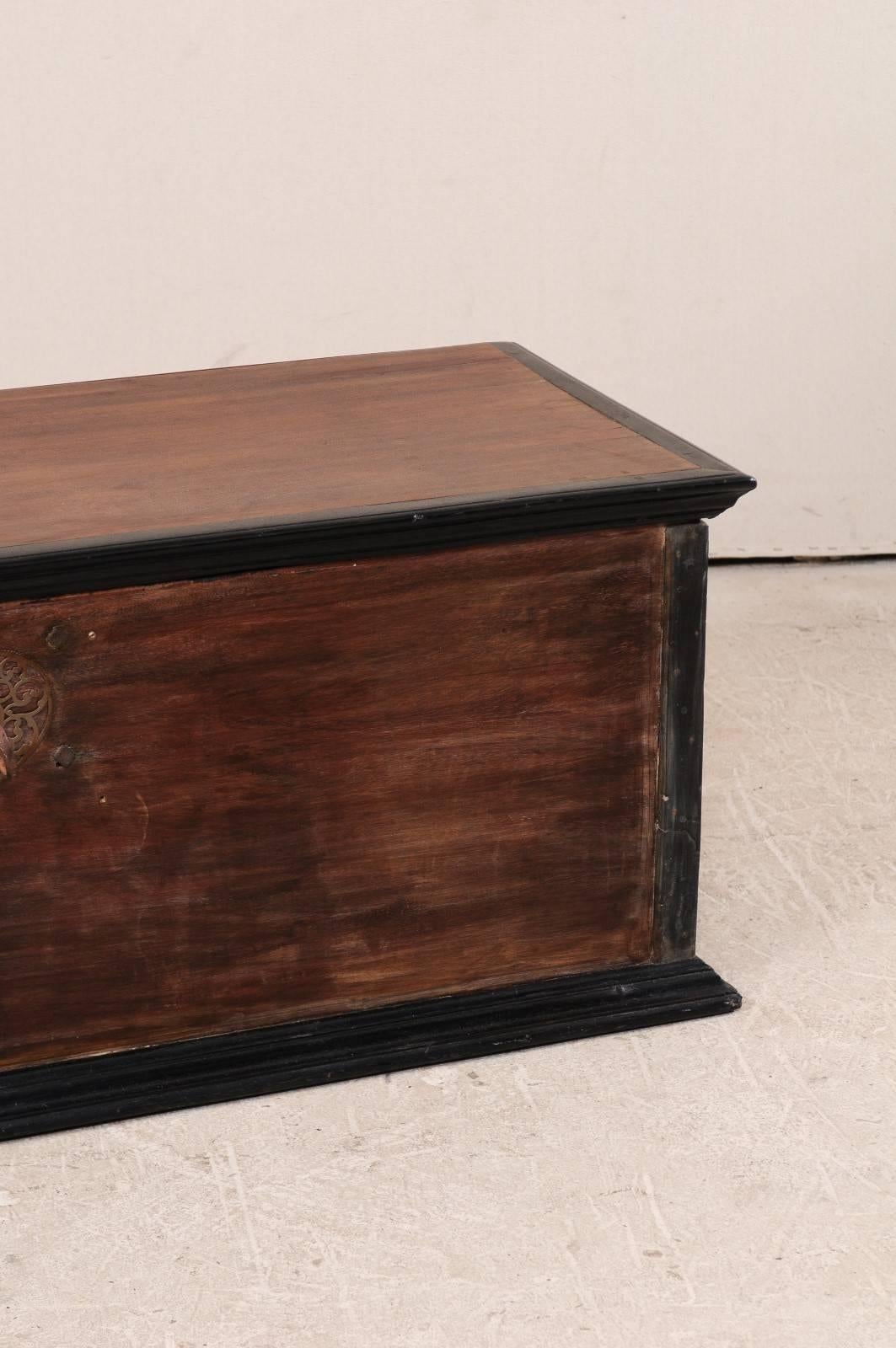 Indian Trunk or Wood Coffer from the Early 20th Century with Handles In Good Condition In Atlanta, GA