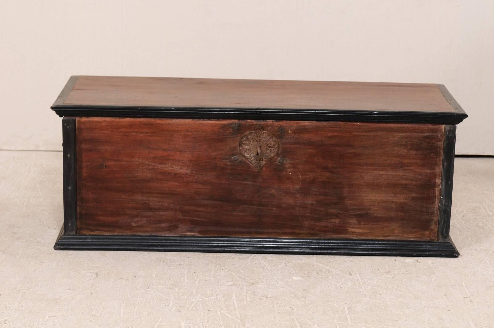 Indian Trunk or Wood Coffer from the Early 20th Century with Handles 3