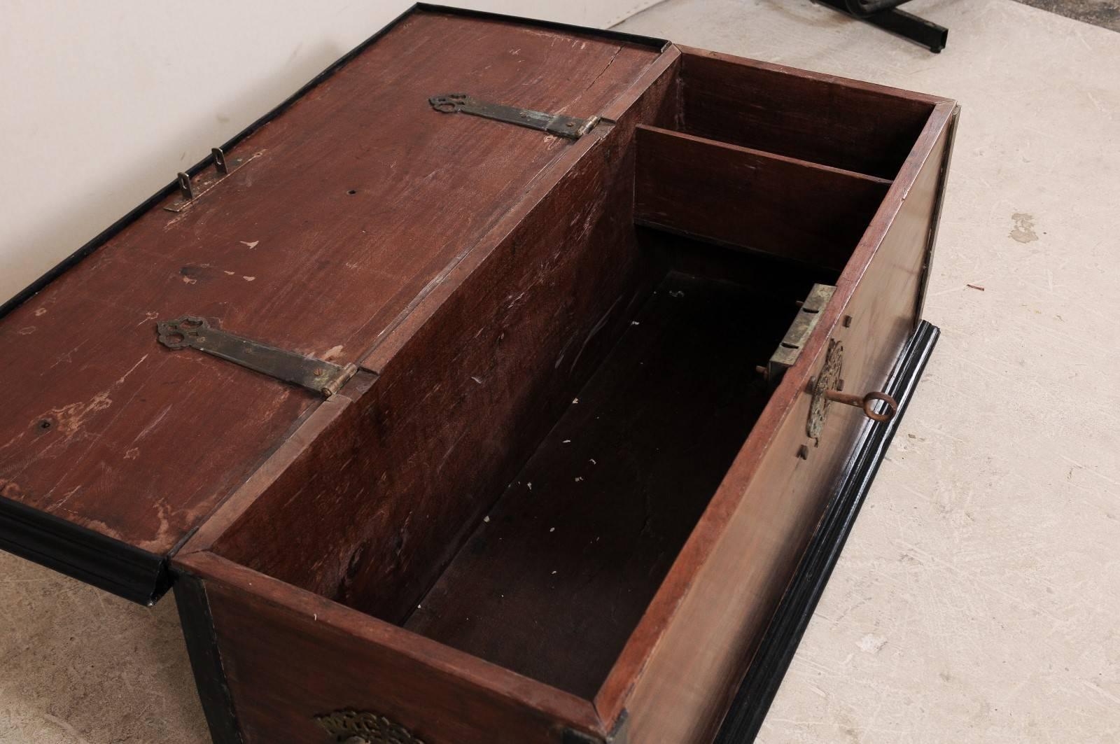 Indian Trunk or Wood Coffer from the Early 20th Century with Handles 5