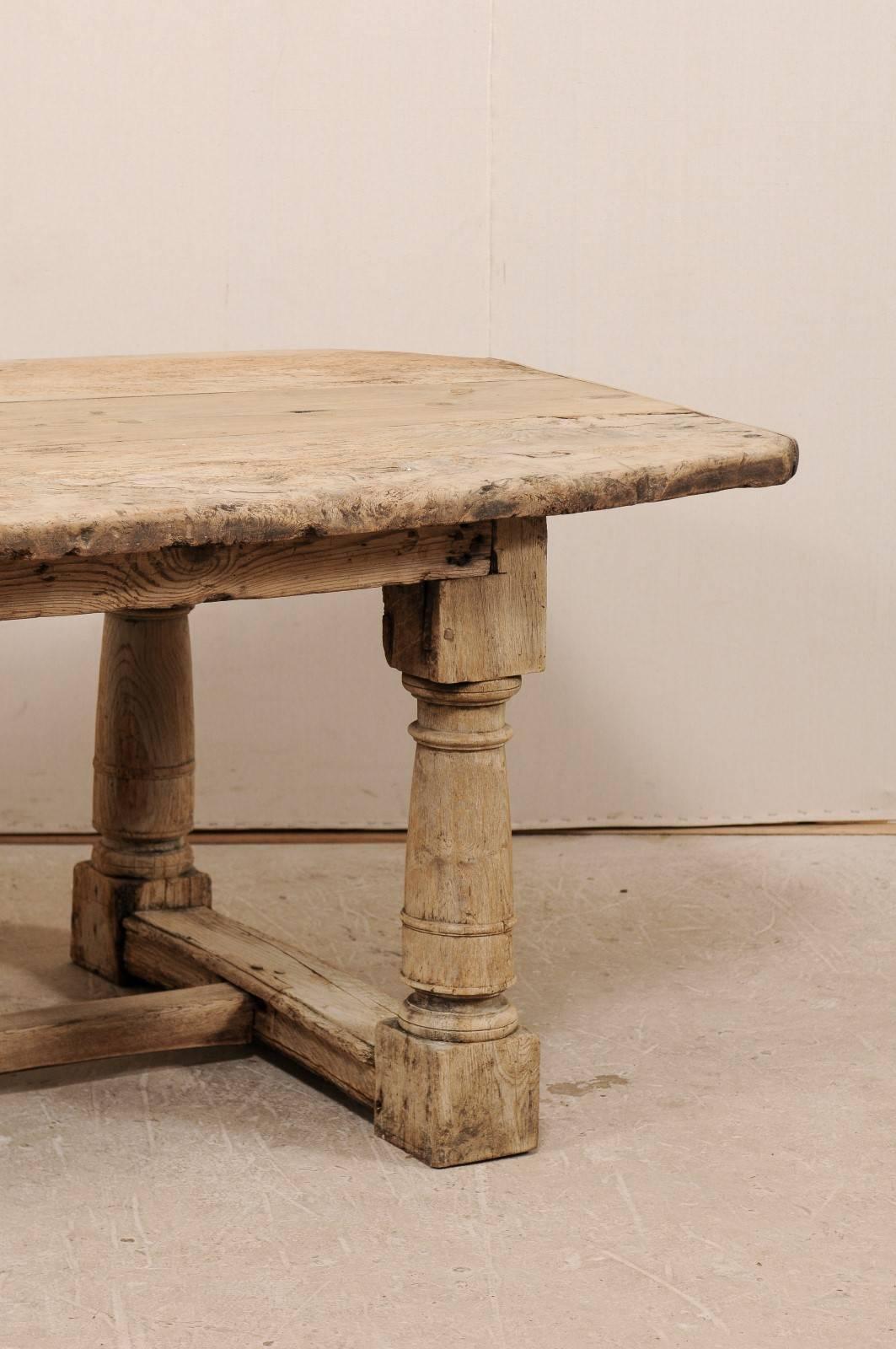 Italian Early 18th Century Bleached Oak Rustic Dining Table with Lovely Aging 2