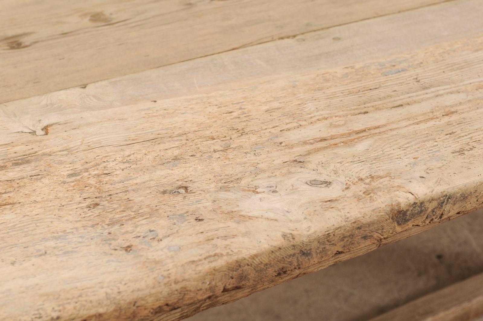 Italian Early 18th Century Bleached Oak Rustic Dining Table with Lovely Aging 1