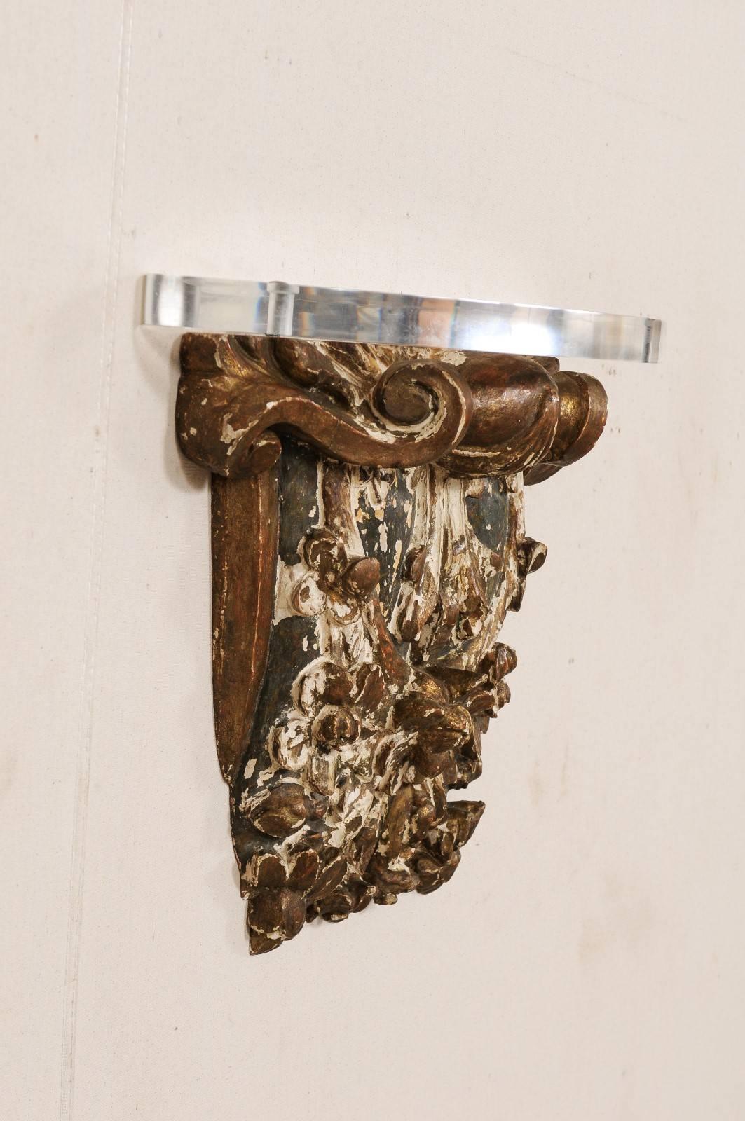 Carved French Early 19th Century Architectural Gilded Wood Wall Hanging Fragment Shelf