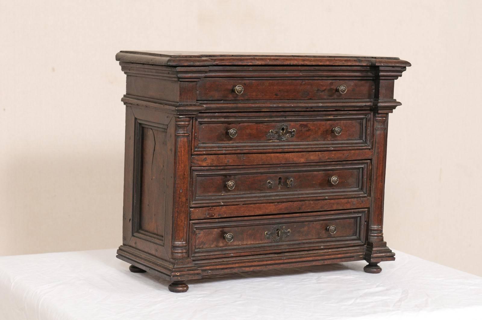 Italian Early 18th Century Petite-Sized Walnut Chest w/Drawers for Table-Top  In Good Condition For Sale In Atlanta, GA
