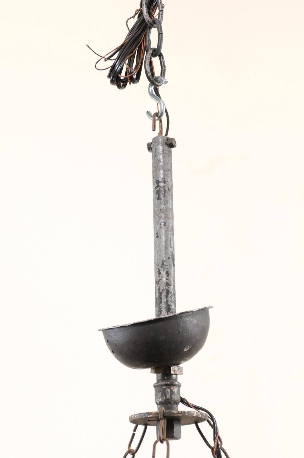 Forgiato Lampadario in ferro ad anello francese con motivo ad ancora della metà del XX secolo in vendita