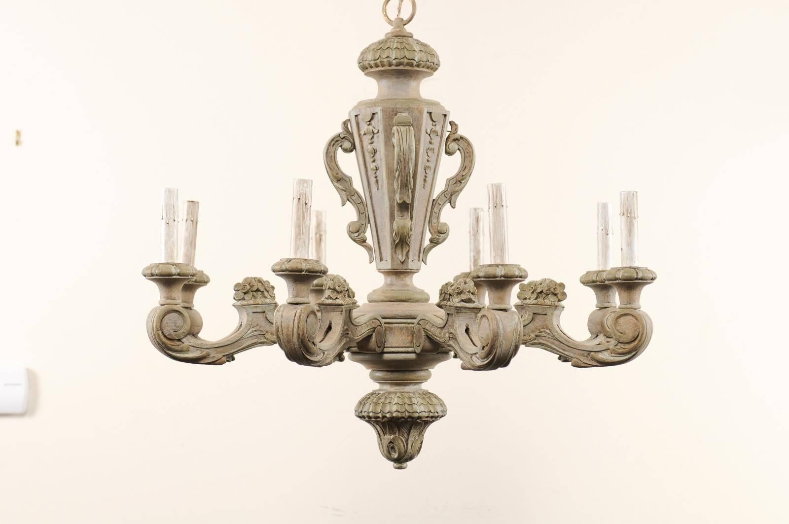 French 20th Century Carved and Painted Wood Eight-Light Chandelier In Good Condition In Atlanta, GA