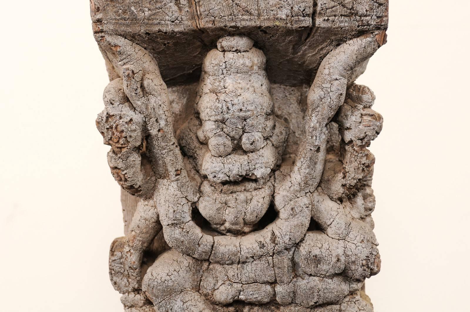Paar geschnitzte Hindu- Tempelfragmente aus Holz aus dem 19. Jahrhundert aus einem Tempel in Indien im Zustand „Gut“ im Angebot in Atlanta, GA